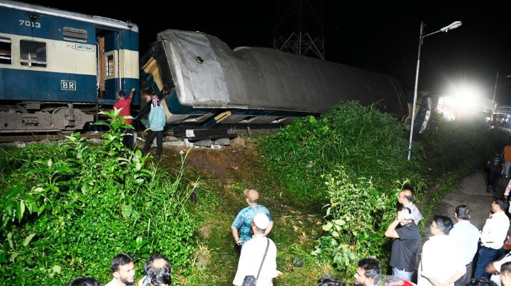 孟加拉國兩列火車相撞已致至少16人死亡